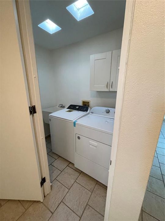 For Rent: $4,500 (4 beds, 2 baths, 2700 Square Feet)