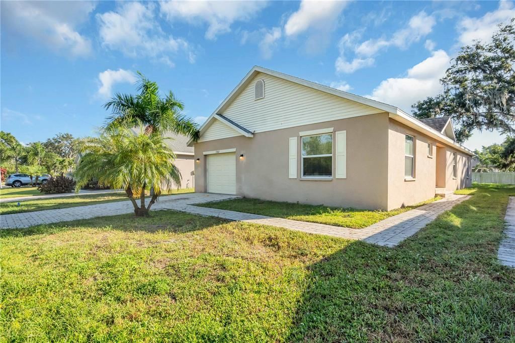 Active With Contract: $397,500 (3 beds, 2 baths, 1832 Square Feet)