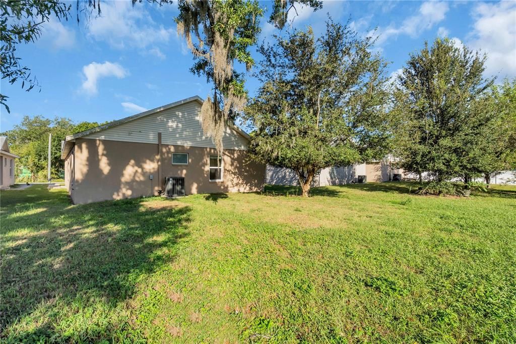 Active With Contract: $397,500 (3 beds, 2 baths, 1832 Square Feet)