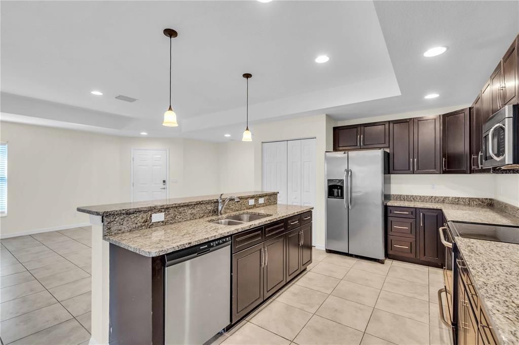 Active With Contract: $397,500 (3 beds, 2 baths, 1832 Square Feet)