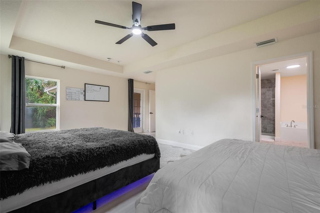 待售: $369,000 (3 贝兹, 2 浴室, 1966 平方英尺)