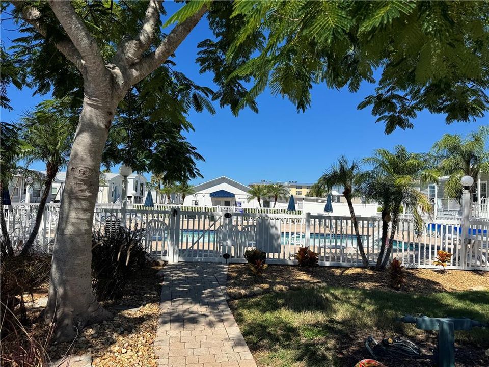 For Sale: $249,000 (1 beds, 1 baths, 640 Square Feet)