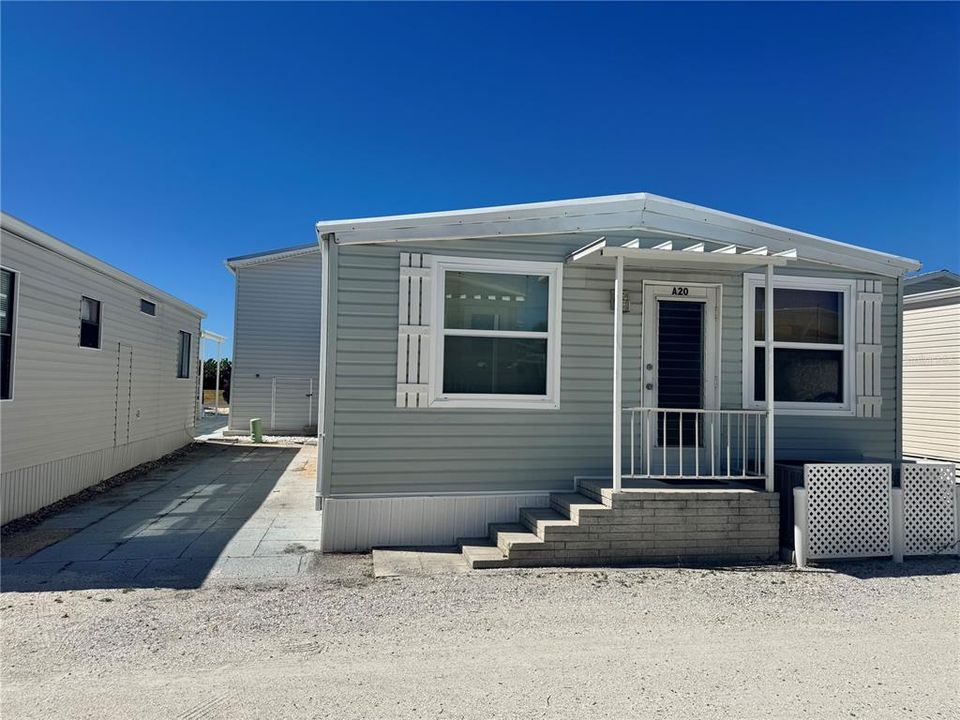 For Sale: $249,000 (1 beds, 1 baths, 640 Square Feet)