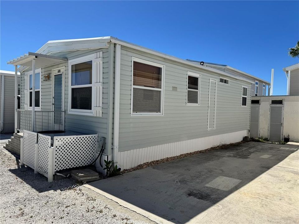 For Sale: $249,000 (1 beds, 1 baths, 640 Square Feet)