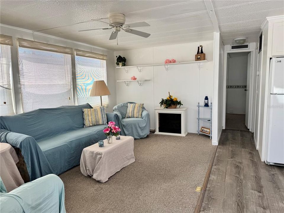 For Sale: $249,000 (1 beds, 1 baths, 640 Square Feet)