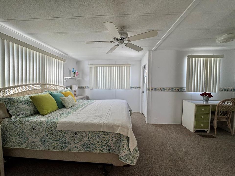 For Sale: $249,000 (1 beds, 1 baths, 640 Square Feet)