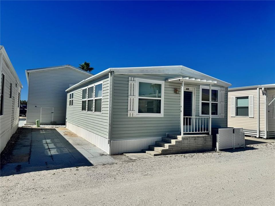 For Sale: $249,000 (1 beds, 1 baths, 640 Square Feet)