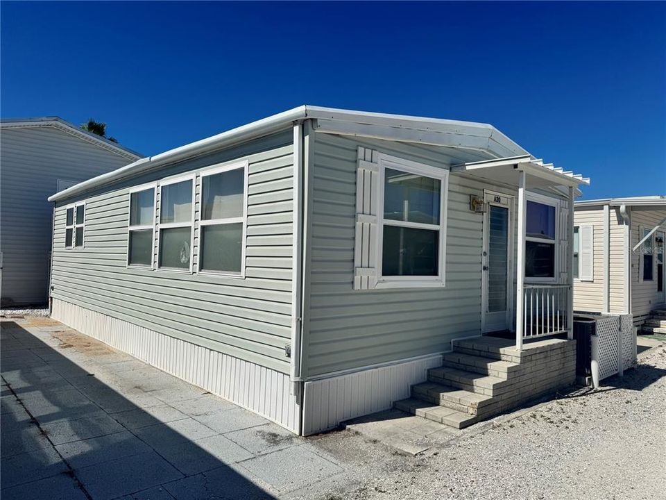 For Sale: $249,000 (1 beds, 1 baths, 640 Square Feet)