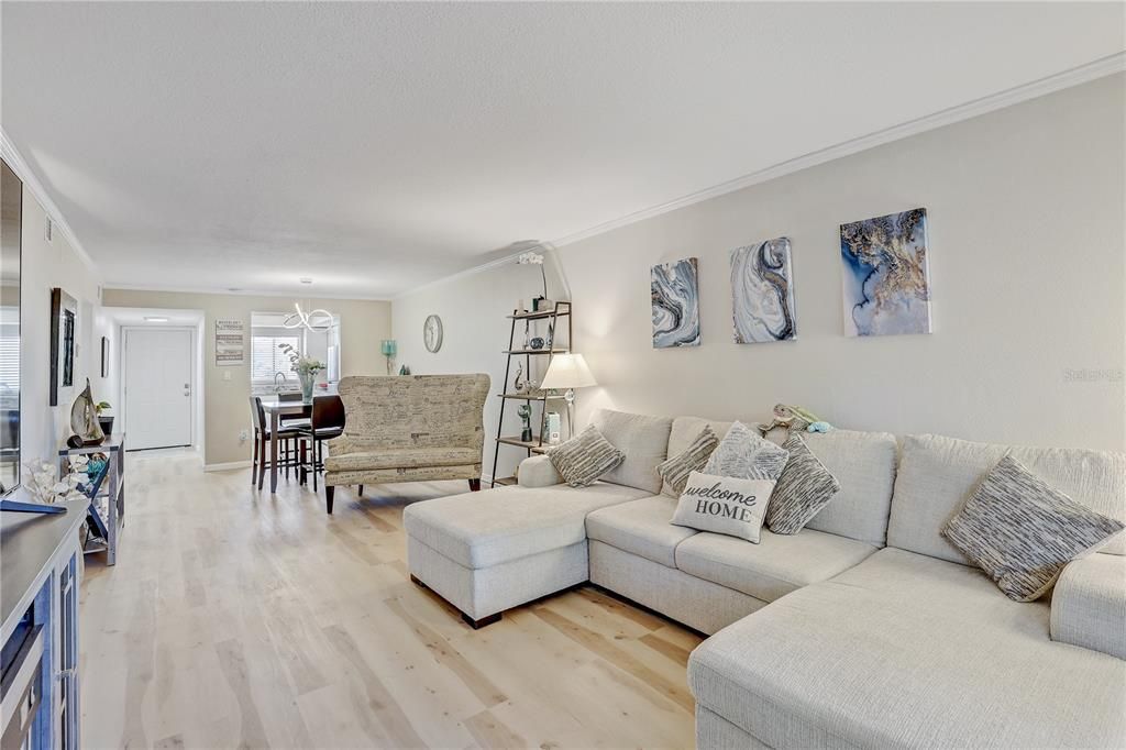 For Sale: $169,000 (2 beds, 1 baths, 1142 Square Feet)