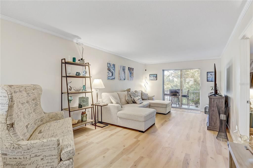 For Sale: $169,000 (2 beds, 1 baths, 1142 Square Feet)