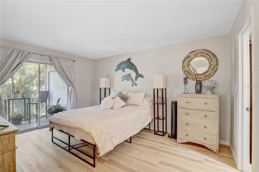 For Sale: $169,000 (2 beds, 1 baths, 1142 Square Feet)