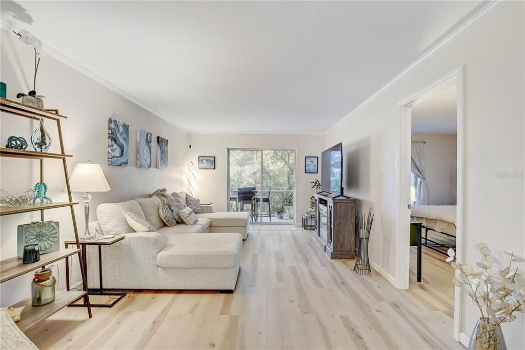 For Sale: $169,000 (2 beds, 1 baths, 1142 Square Feet)