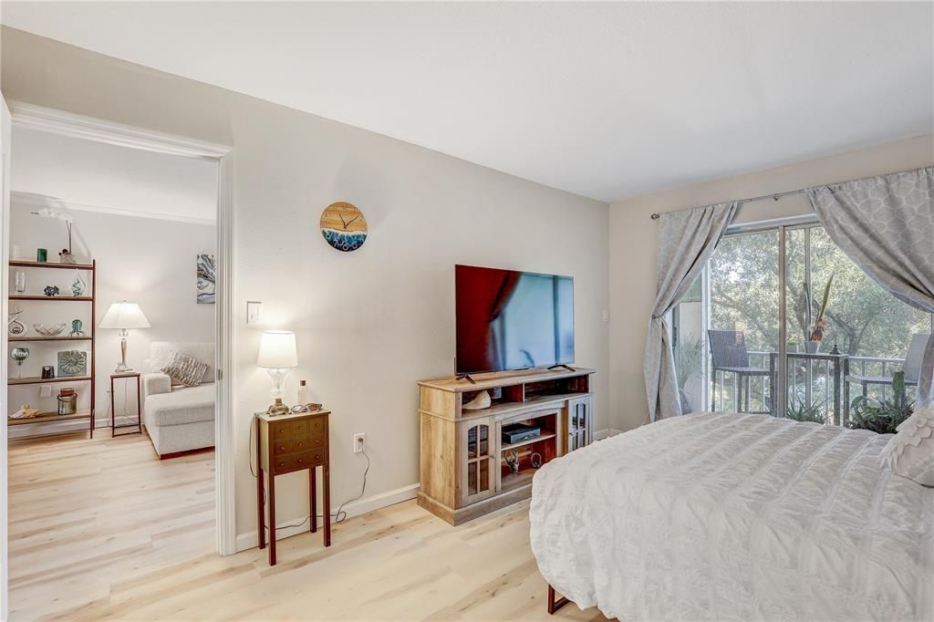 For Sale: $169,000 (2 beds, 1 baths, 1142 Square Feet)