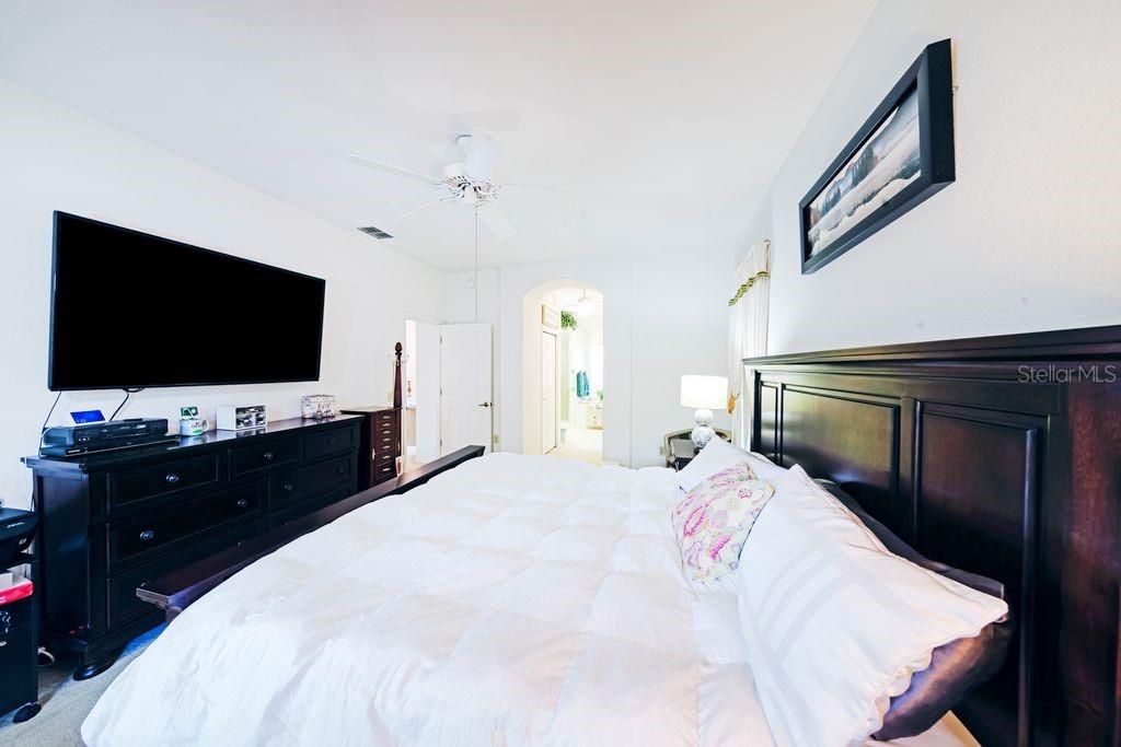 For Sale: $450,000 (3 beds, 2 baths, 2049 Square Feet)