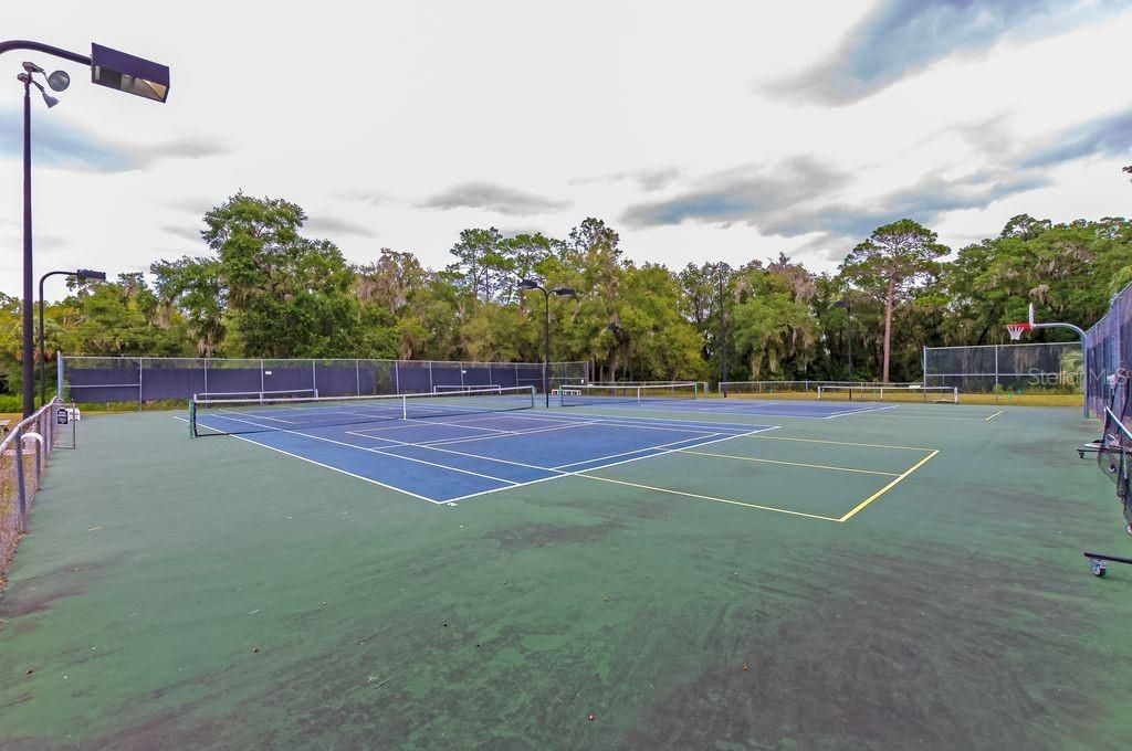 For Sale: $450,000 (3 beds, 2 baths, 2049 Square Feet)