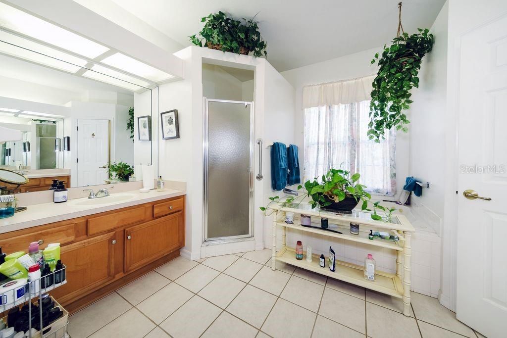 For Sale: $450,000 (3 beds, 2 baths, 2049 Square Feet)