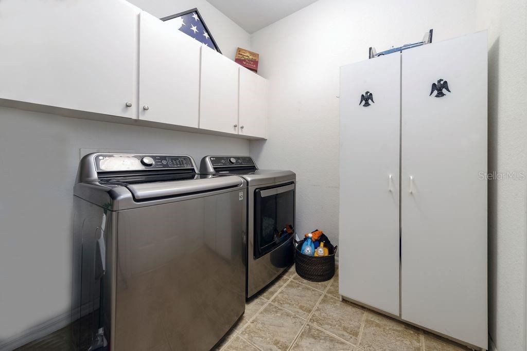 For Sale: $450,000 (3 beds, 2 baths, 2049 Square Feet)
