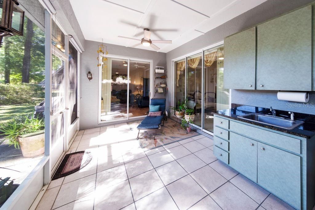 For Sale: $450,000 (3 beds, 2 baths, 2049 Square Feet)