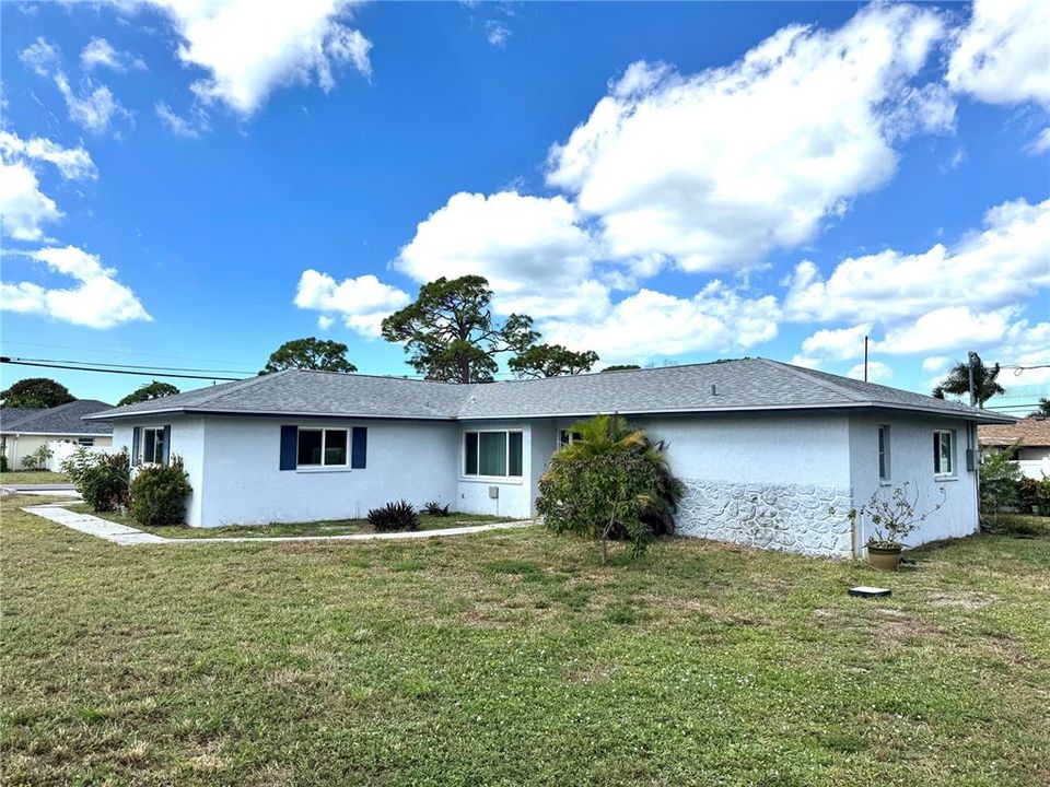 For Sale: $344,000 (2 beds, 2 baths, 1601 Square Feet)