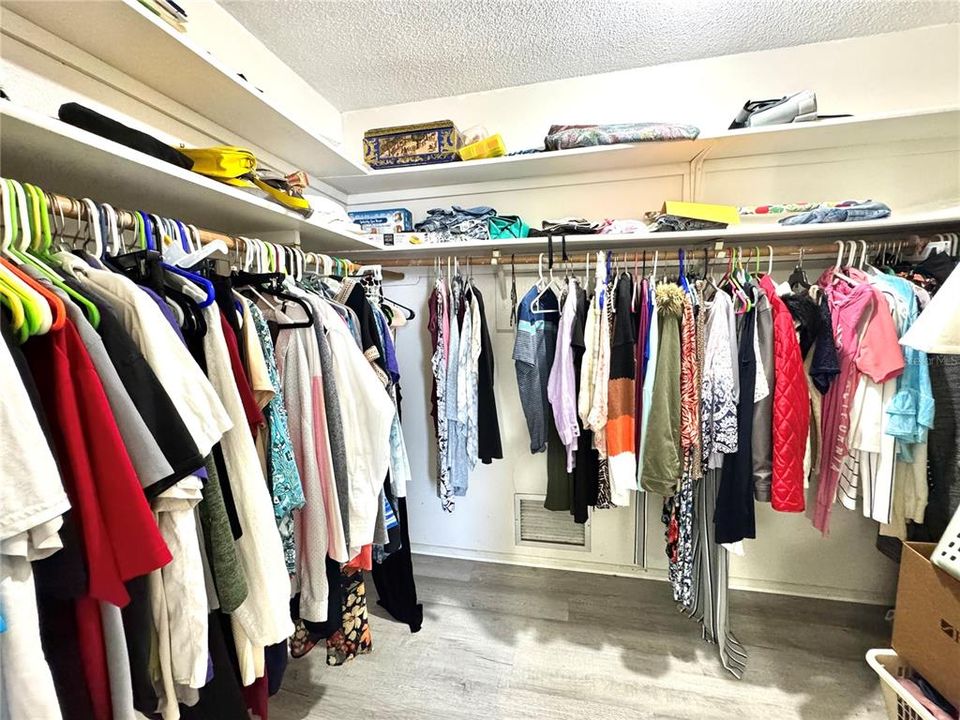 For Sale: $344,000 (2 beds, 2 baths, 1601 Square Feet)