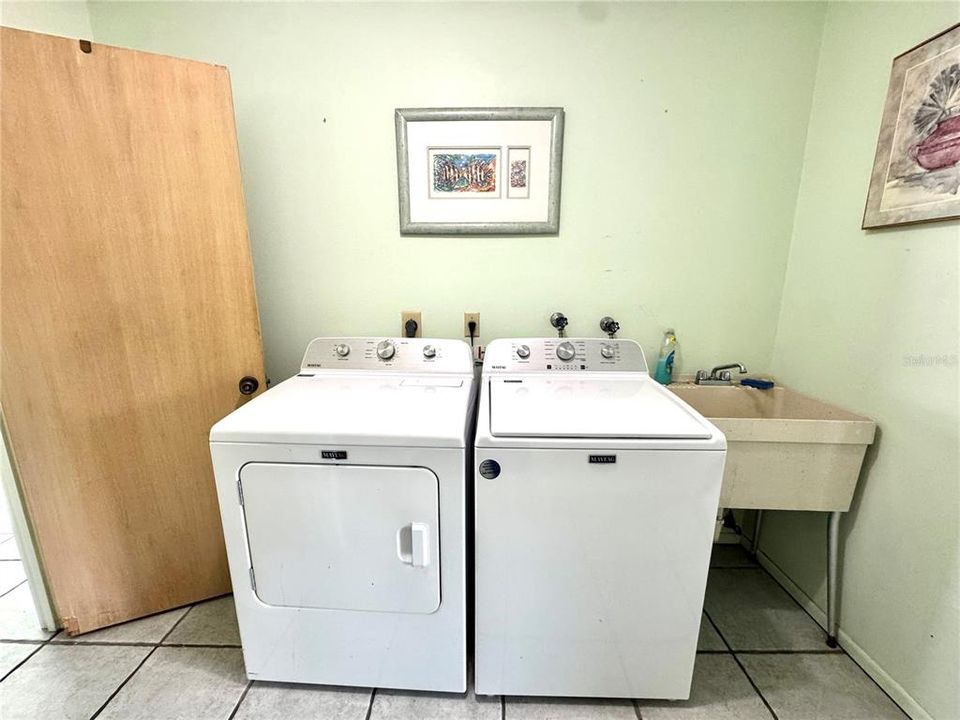 For Sale: $344,000 (2 beds, 2 baths, 1601 Square Feet)