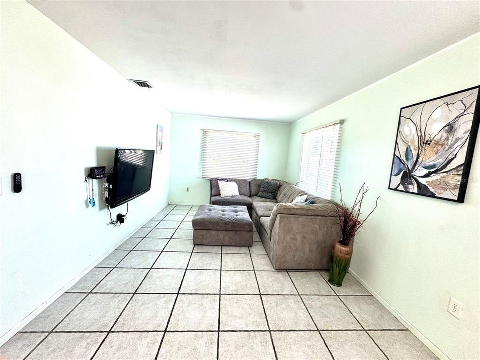 For Sale: $344,000 (2 beds, 2 baths, 1601 Square Feet)