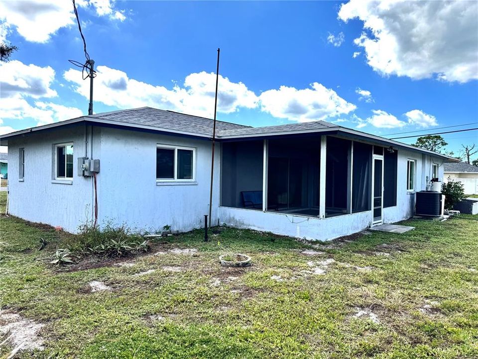 For Sale: $344,000 (2 beds, 2 baths, 1601 Square Feet)