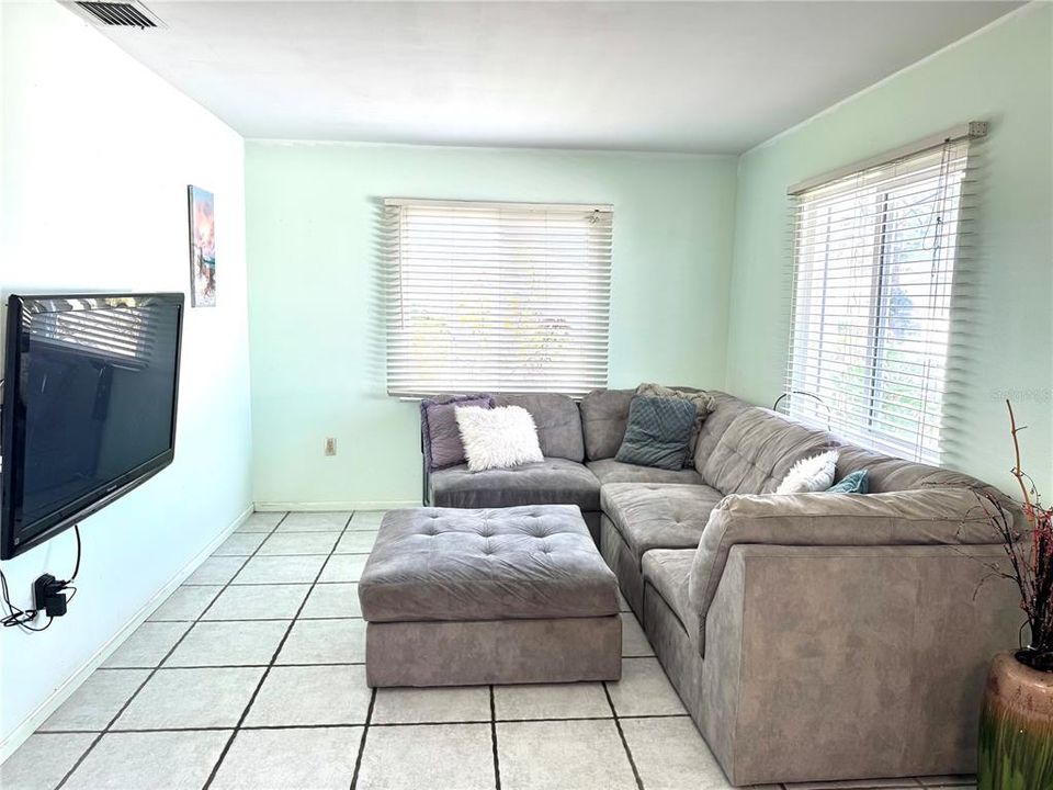 For Sale: $344,000 (2 beds, 2 baths, 1601 Square Feet)
