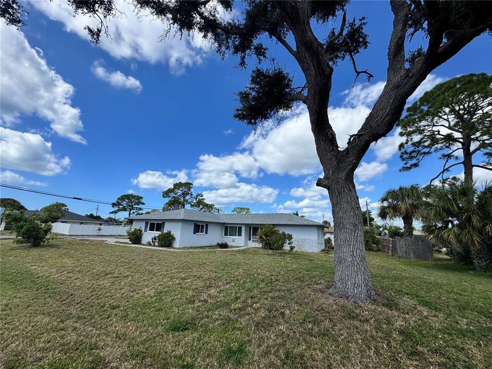 For Sale: $344,000 (2 beds, 2 baths, 1601 Square Feet)