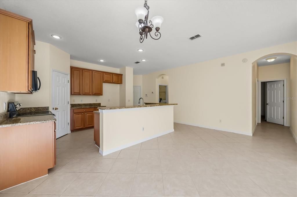 Под контрактом: $499,000 (4 спален, 3 ванн, 2123 Квадратных фут)