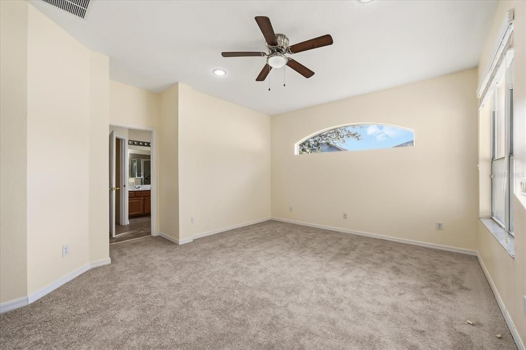 Под контрактом: $499,000 (4 спален, 3 ванн, 2123 Квадратных фут)