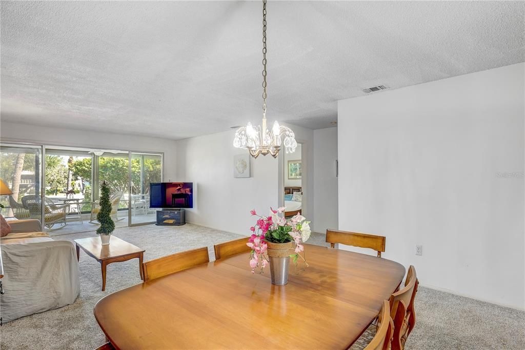 For Sale: $649,000 (2 beds, 2 baths, 1177 Square Feet)