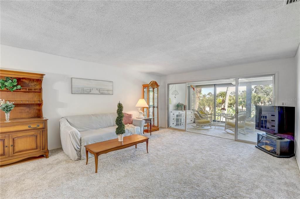 For Sale: $649,000 (2 beds, 2 baths, 1177 Square Feet)