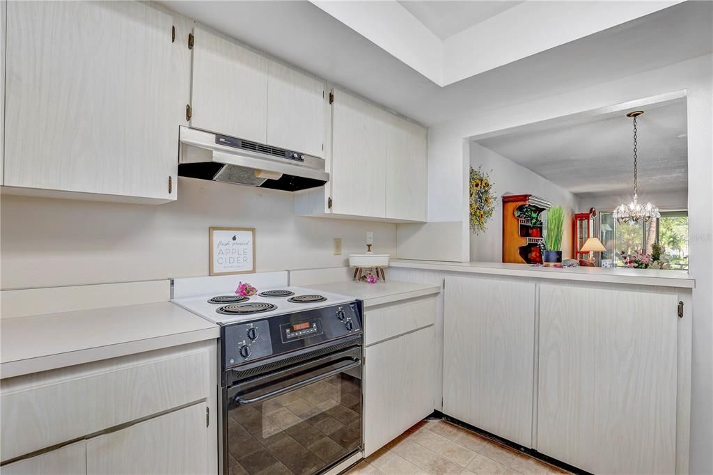 For Sale: $649,000 (2 beds, 2 baths, 1177 Square Feet)