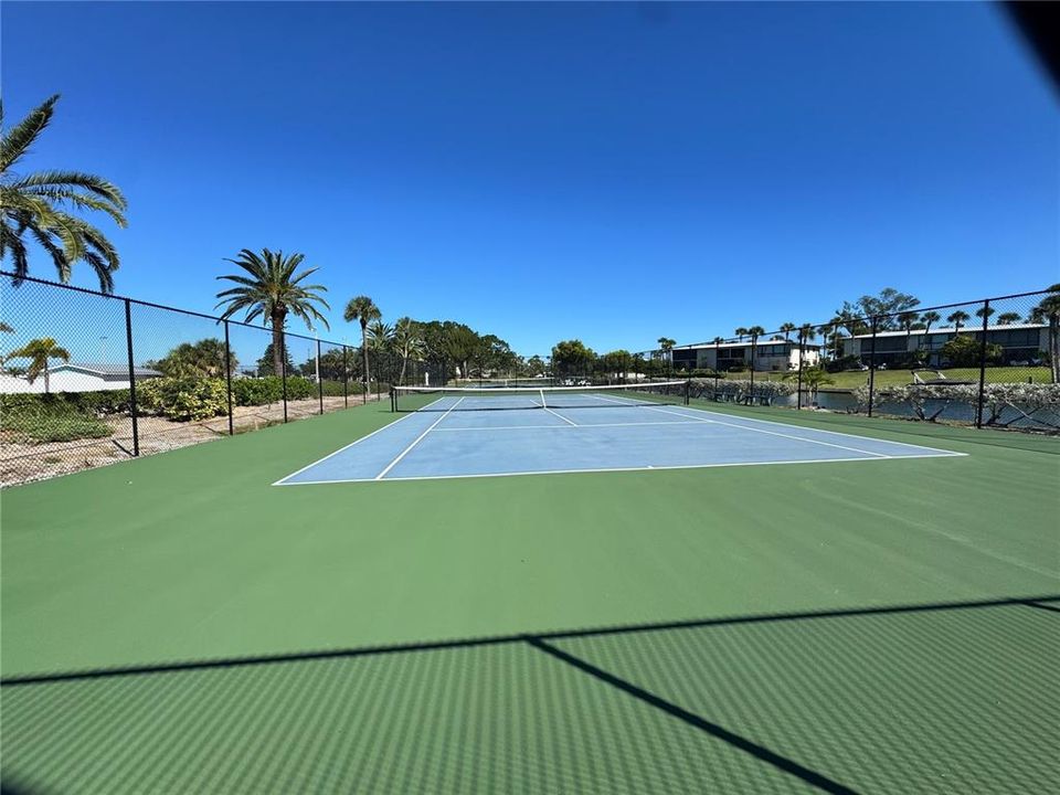 For Sale: $649,000 (2 beds, 2 baths, 1177 Square Feet)