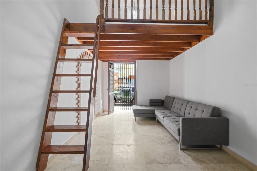 Activo con contrato: $515,000 (2 camas, 1 baños, 740 Pies cuadrados)