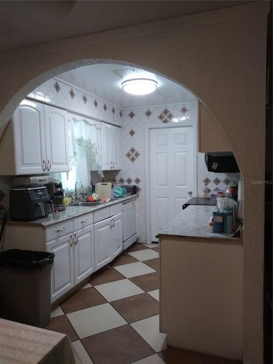 Active With Contract: $285,000 (3 beds, 2 baths, 1000 Square Feet)