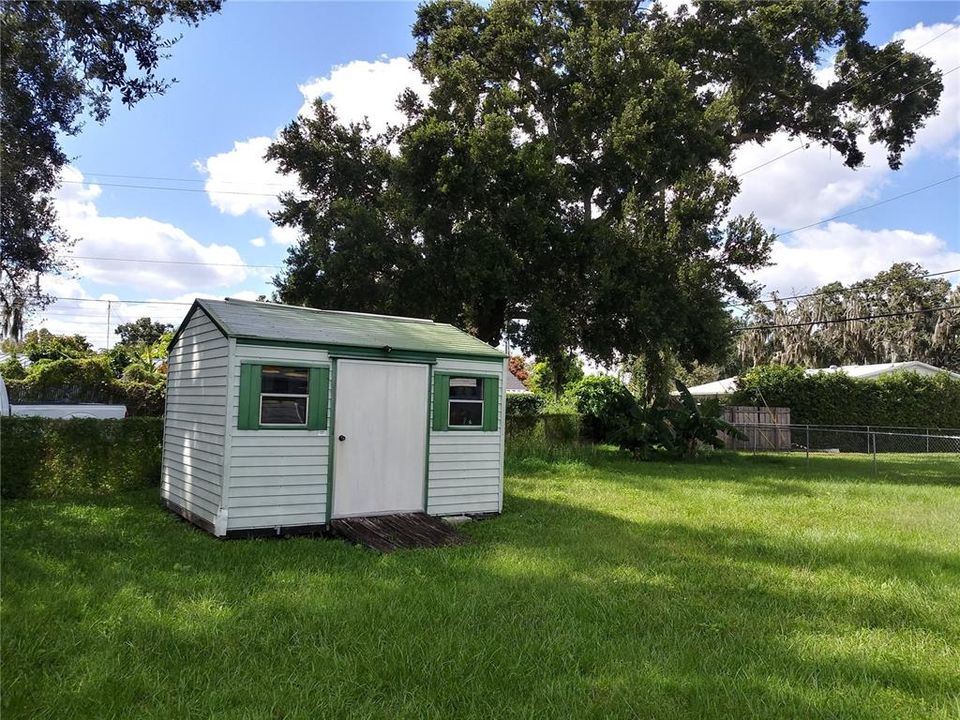 Active With Contract: $285,000 (3 beds, 2 baths, 1000 Square Feet)