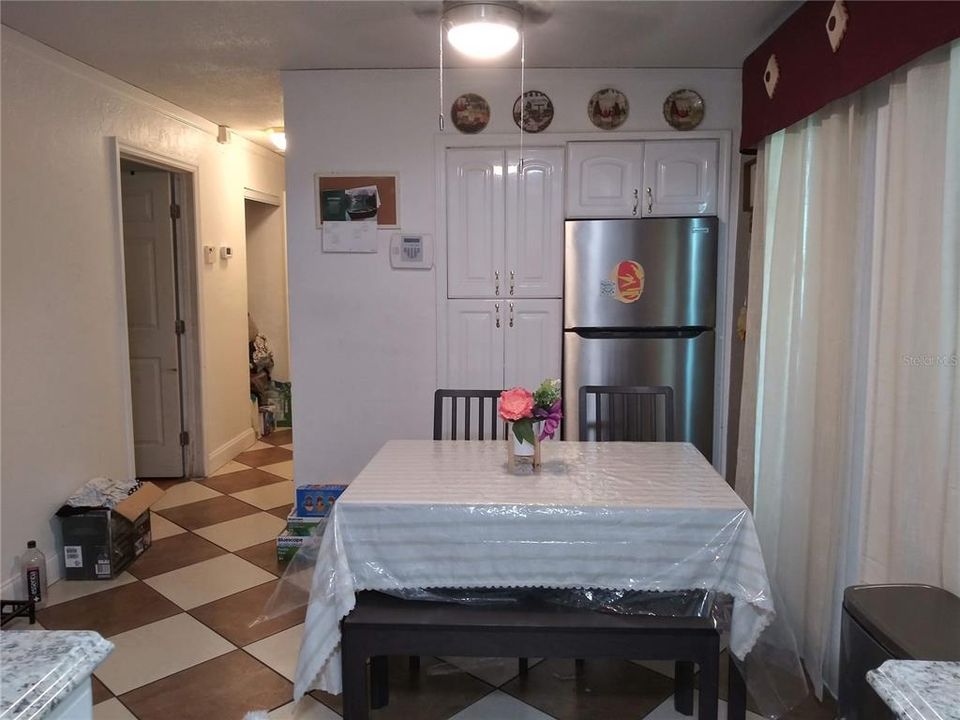 Active With Contract: $285,000 (3 beds, 2 baths, 1000 Square Feet)