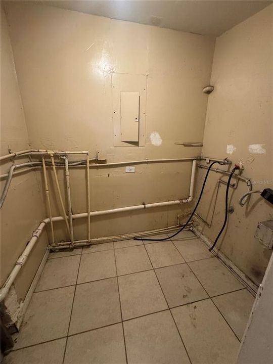 合同活跃: $245,000 (4 贝兹, 2 浴室, 1514 平方英尺)