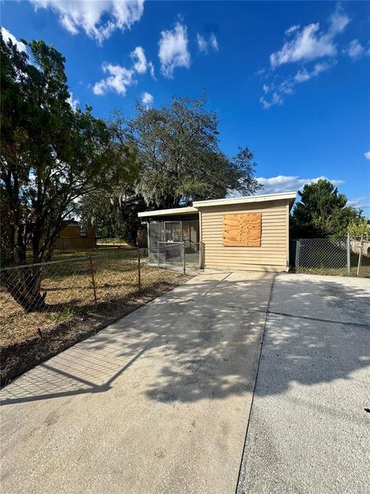 合同活跃: $245,000 (4 贝兹, 2 浴室, 1514 平方英尺)