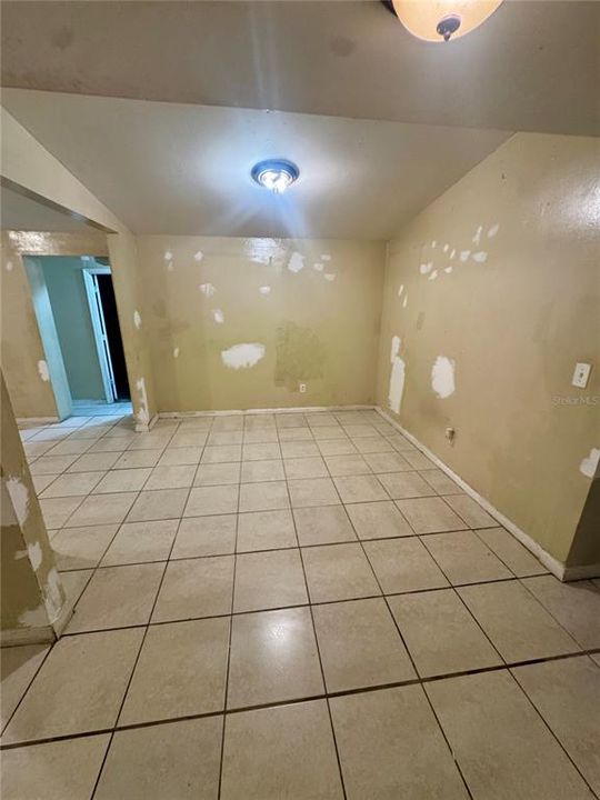 合同活跃: $245,000 (4 贝兹, 2 浴室, 1514 平方英尺)