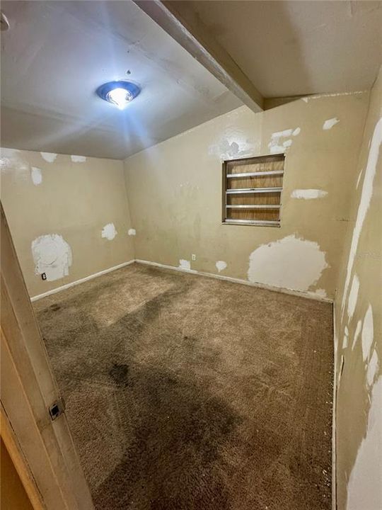 合同活跃: $245,000 (4 贝兹, 2 浴室, 1514 平方英尺)