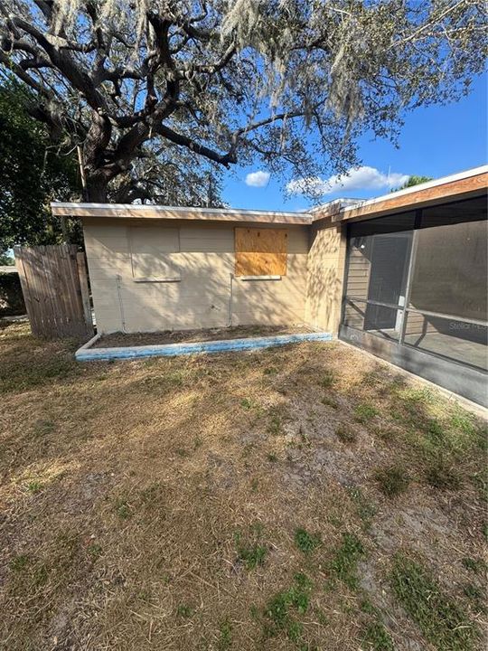 合同活跃: $245,000 (4 贝兹, 2 浴室, 1514 平方英尺)