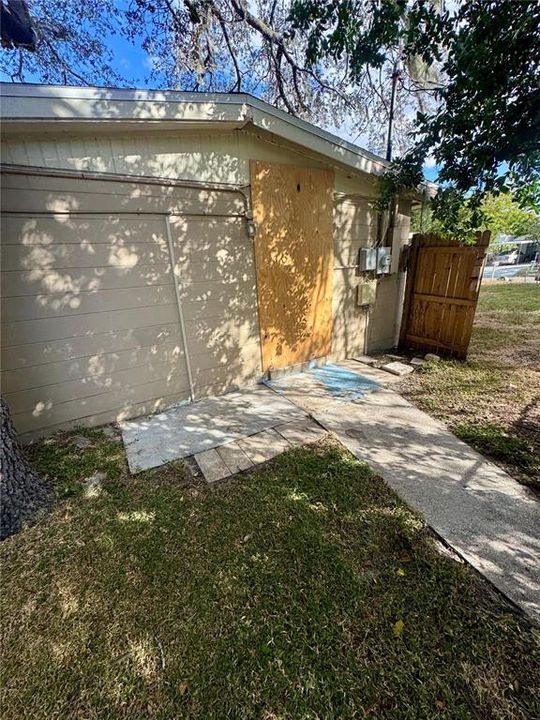 合同活跃: $245,000 (4 贝兹, 2 浴室, 1514 平方英尺)