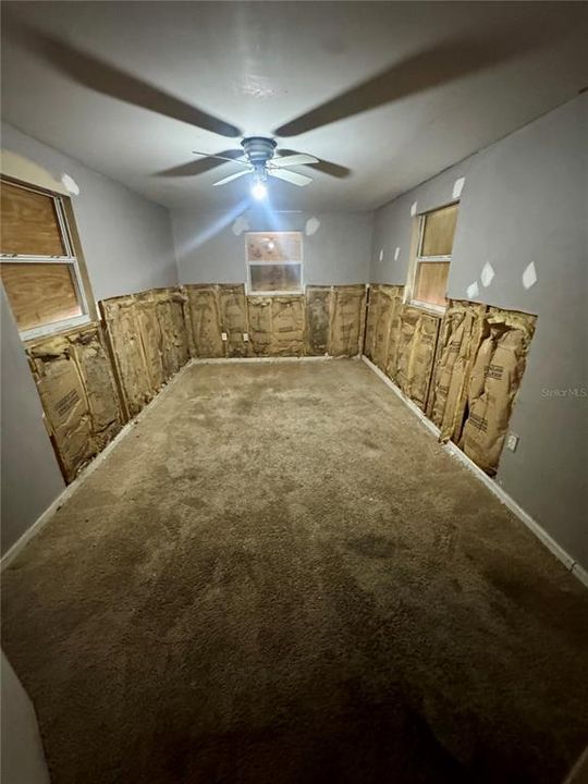 合同活跃: $245,000 (4 贝兹, 2 浴室, 1514 平方英尺)