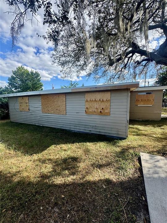 合同活跃: $245,000 (4 贝兹, 2 浴室, 1514 平方英尺)