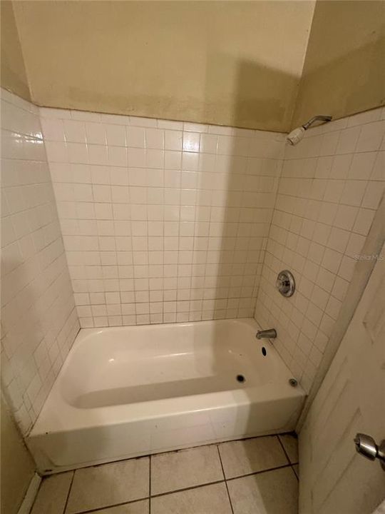 合同活跃: $245,000 (4 贝兹, 2 浴室, 1514 平方英尺)