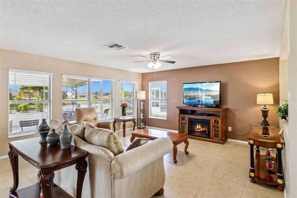 Active With Contract: $390,000 (4 beds, 2 baths, 2620 Square Feet)