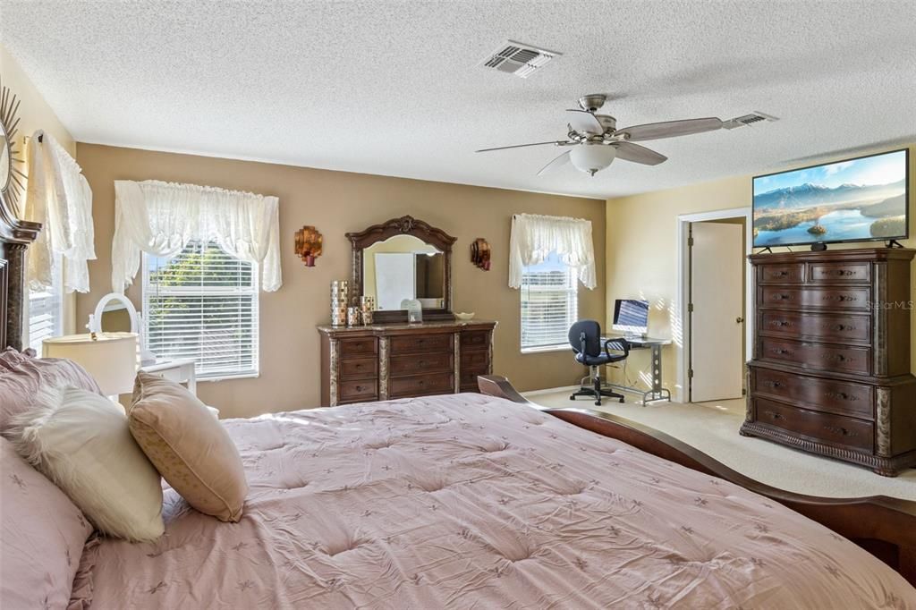 Active With Contract: $390,000 (4 beds, 2 baths, 2620 Square Feet)